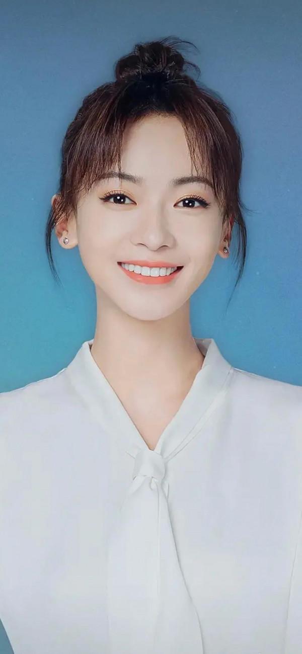 吳謹言，清心靚麗清純脫俗