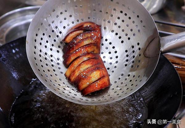 小酥肉升級版“蒸醬肉”做法,紅潤軟糯,醬香十足,好吃到舔盤子 小酥肉升級版“蒸醬肉”做法,紅潤軟糯,醬香十足,好吃到舔盤子