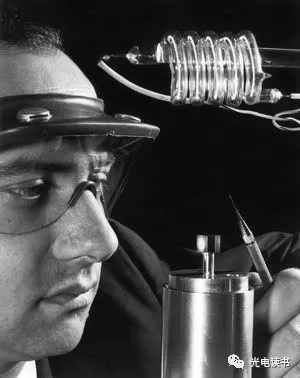 從此有了光 – 鐳射發明61週年