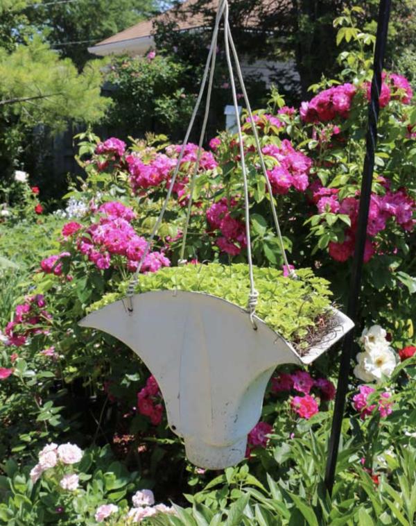 30種與眾不同的花園,水壺、舊靴子、爛門框,全部都可以種花 30種與眾不同的花園,水壺、舊靴子、爛門框,全部都可以種花