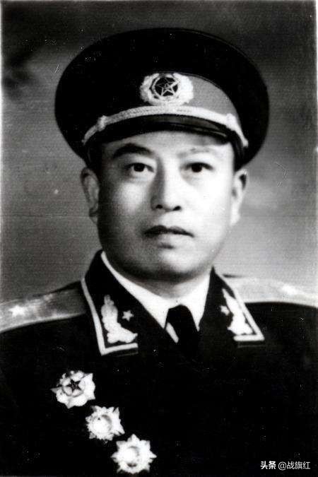 八路軍團長被俘，做苦工2個月後逃回，鄧政委親自談話