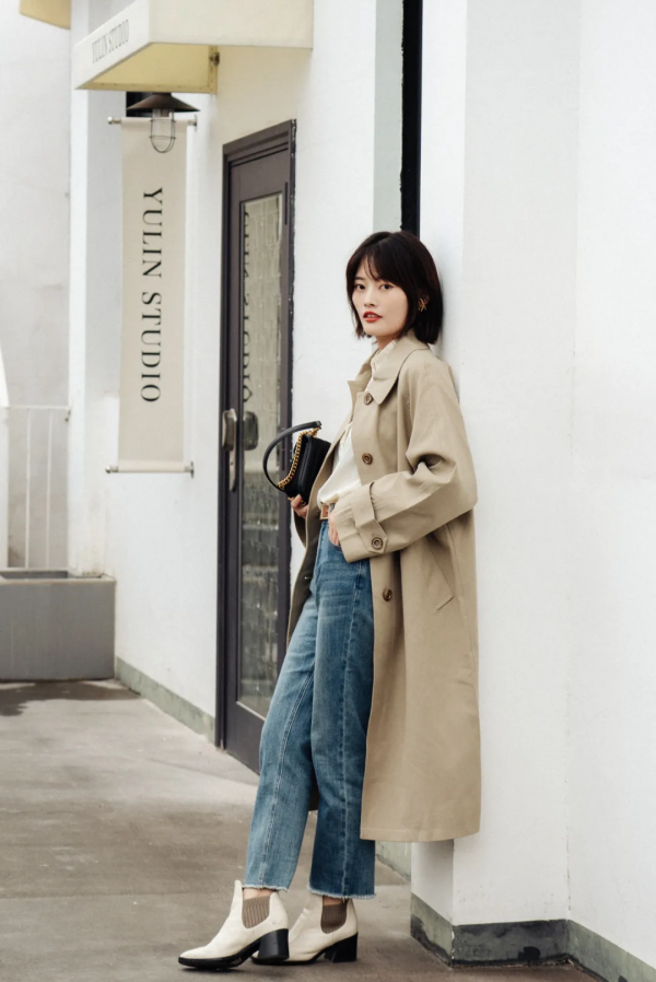 現在的品牌怎麼回事,這衣服也能賣2千? 現在的品牌怎麼回事,這衣服也能賣2千?