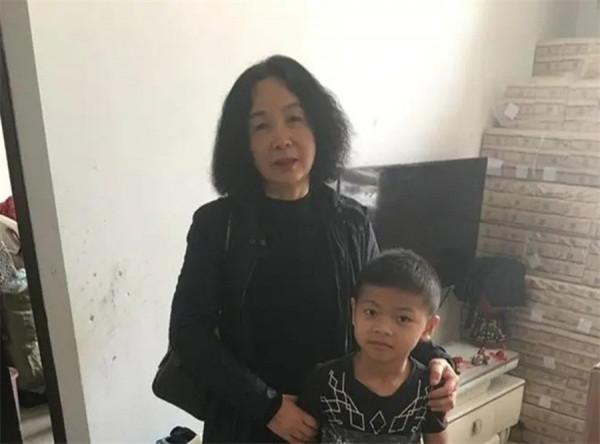 3年前父親意外癱瘓，4歲男孩獨自扛起家庭重擔，如今登上央視舞臺