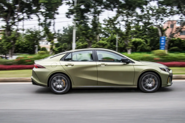 原廠改裝排氣,駕駛氛圍滿分,最近大熱的傳祺影豹到底怎樣? 原廠改裝排氣,駕駛氛圍滿分,最近大熱的傳祺影豹到底怎樣?