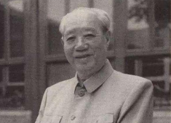 60年，毛主席緊急命汪東興回京：我身邊“鼠害”太多，趕緊回來抓