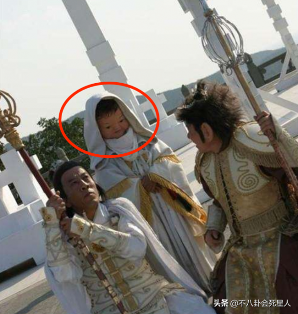 娛樂圈的袖珍人,身高最矮1.15米,他們做網紅、當總裁、年入百萬 娛樂圈的袖珍人,身高最矮1.15米,他們做網紅、當總裁、年入百萬