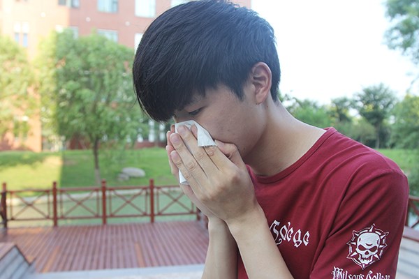 喉嚨裡經常有痰,吐不完,怎麼回事?要是嚥下去了,會有事嗎? 喉嚨裡經常有痰,吐不完,怎麼回事?要是嚥下去了,會有事嗎?