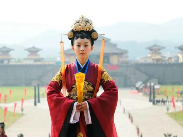 李易峰採訪中透露趙麗穎對於自己是特別的