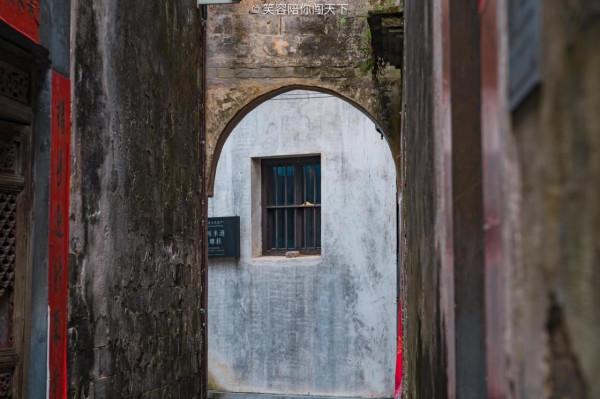 安徽未商業化的古村落,遇見一隻有靈性的狗,帶著我們轉村子 安徽未商業化的古村落,遇見一隻有靈性的狗,帶著我們轉村子