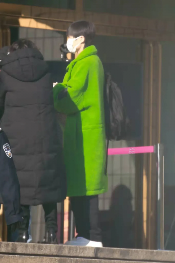 央視春晚第四次聯排：張若昀型男出場，易烊千璽終於穿上厚外套了