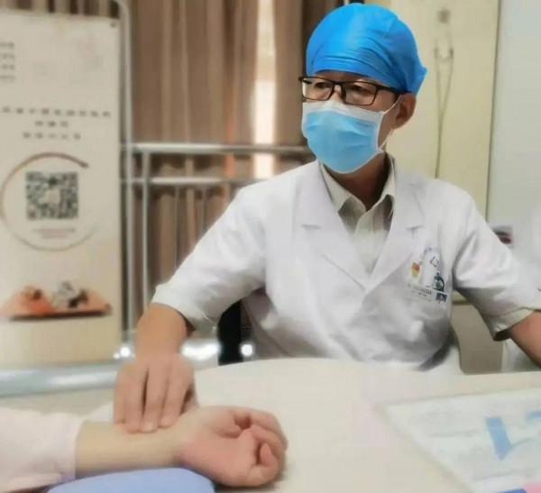 &OpenCurlyDoubleQuote;江蘇工匠&rdquo;霍介格：深耕厚植 他用中醫藥給腫瘤患者帶來希望