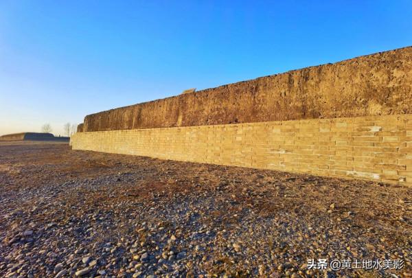 老家河南沉睡千年的地下故宮城漸漸露出地面，臨近路邊免費參觀