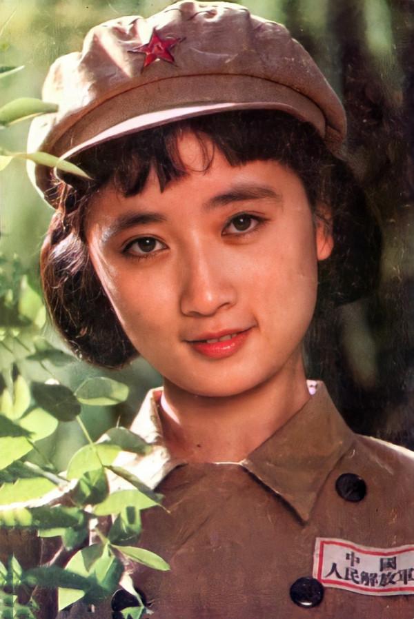 老照片：46位80年代明星軍裝照 龔雪 葛優 劉曉慶 李秀明 遲志強 傅藝偉
