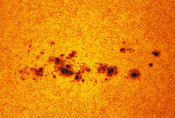 科學家研究表示,太陽黑子2024年發生大爆炸?對地球有什麼影響? 科學家研究表示,太陽黑子2024年發生大爆炸?對地球有什麼影響?