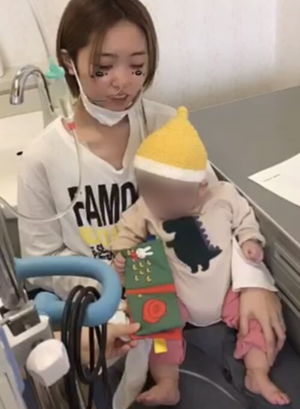 日本癌症媽媽瀕臨死亡還執意生娃，24歲去世留下孩子！臨終日記引無數非議…