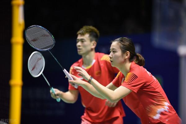 羽毛球接發球技術七種常見錯誤，擁有第一擊球主動權，發揮很重要