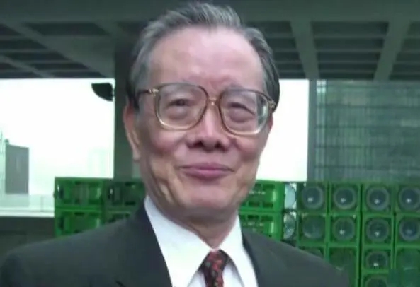 被向太炮轟，被向華強“封殺”，周星馳是被冤枉，還是積怨多年？