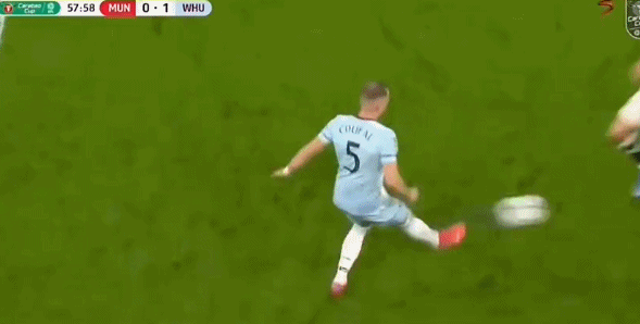 曼聯0-1負於西漢姆聯馬蒂奇用膝蓋惡意頂撞曹法爾的要害部位 曼聯0-1負於西漢姆聯馬蒂奇用膝蓋惡意頂撞曹法爾的要害部位