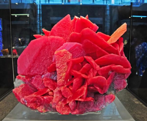 大自然的紅色戀曲 礦晶色彩的秘密 大自然的紅色戀曲 礦晶色彩的秘密