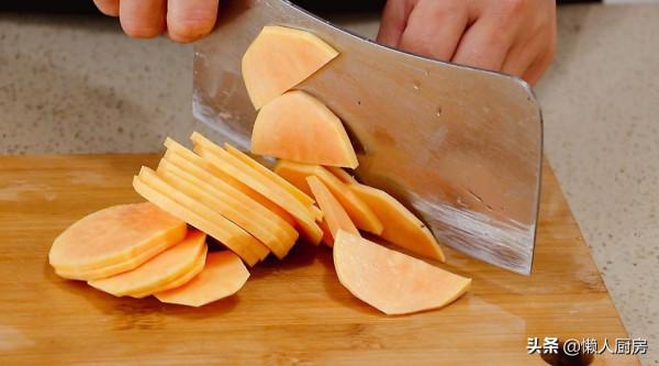 天氣越冷，紅薯越來越甜，遇到酥皮紅薯餅別手軟，3張手抓餅搞定