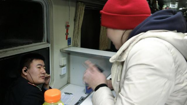 旅遊專列怎麼洗澡？它是夜間趕路的房車，帶好裝備，確保旅途衛生
