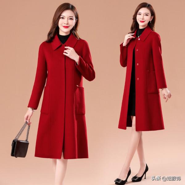 這幾款時髦顯瘦的雙面呢羊毛大衣，40-50歲的媽媽穿上高貴優雅