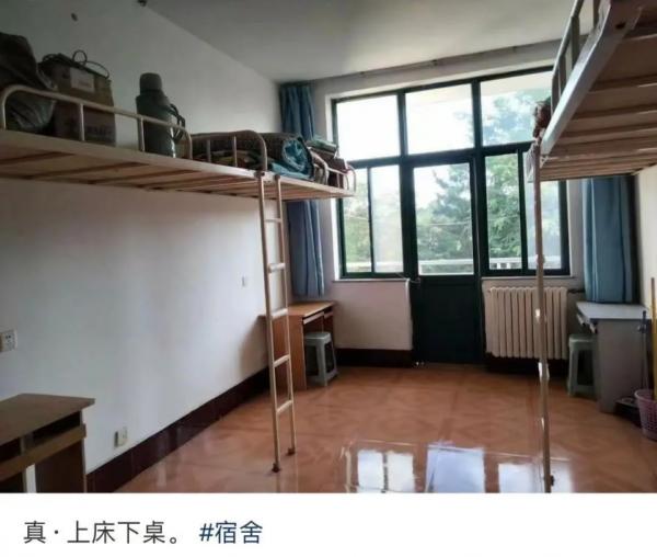 追了一年的男神同意和我交往了，前提是給他買個蘋果13？哈哈