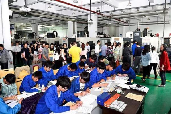 勞動力人口在下降，反而促使工資提高？專家：共同富裕有機會了