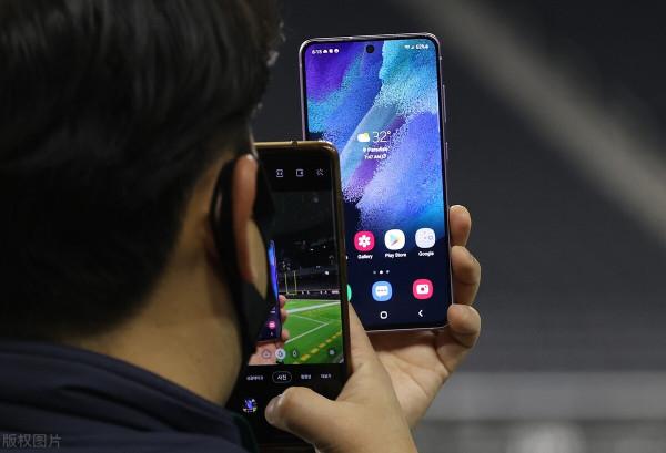 搭載LCD螢幕的手機還有哪些可以買到，為了護眼你可要留心