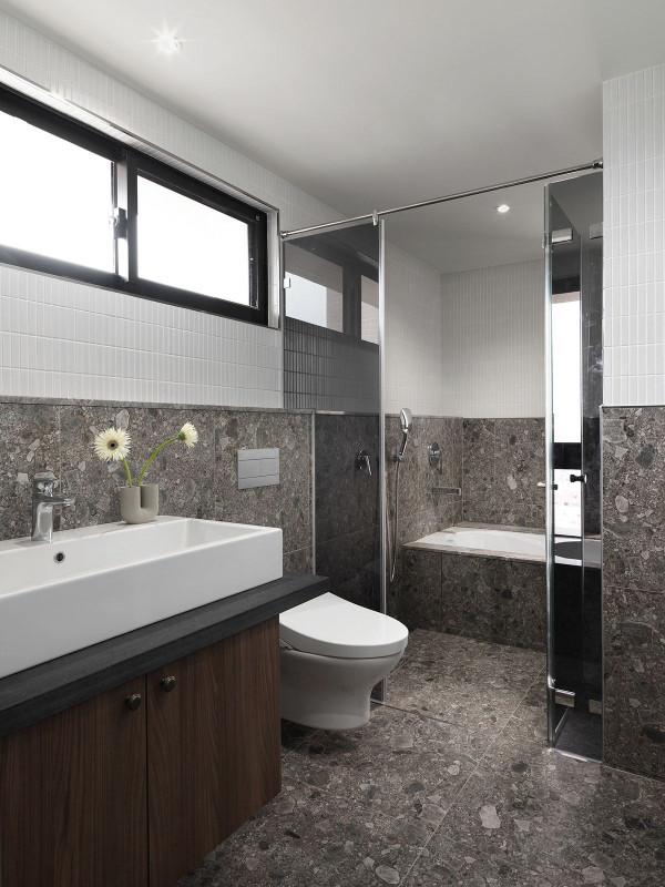 她花20萬裝100㎡新房，做最對的事：床頭隔出步入式衣帽間，漂亮