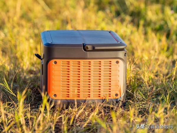 旅行家的專業裝備：電小二太陽能戶外電源2200+800W太陽能套裝