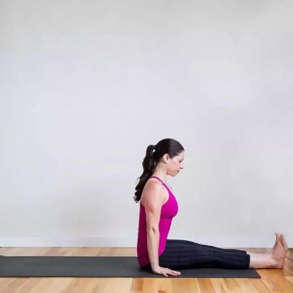 乾貨分享：2個方法，徹底解決瑜伽前屈中的弓背問題