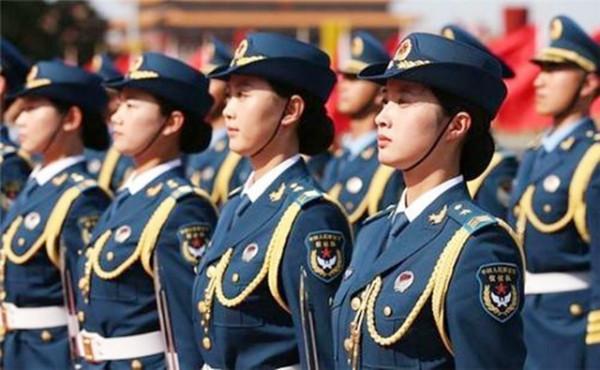 儀仗女兵隊長程誠:6小時軍姿,8斤負重訓練,不愧是鐵娘子軍 儀仗女兵隊長程誠:6小時軍姿,8斤負重訓練,不愧是鐵娘子軍