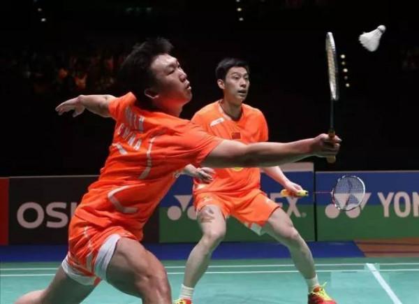 羽毛球必學技巧之：平抽球，多用於中場僵持階段的一種進攻性球路