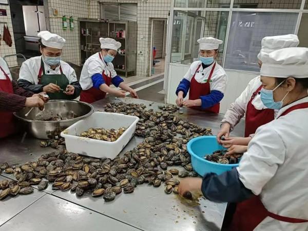 3000多隻大鮑魚!成都校長在朋友圈轉發了幾張圖,家長都看餓了 3000多隻大鮑魚!成都校長在朋友圈轉發了幾張圖,家長都看餓了