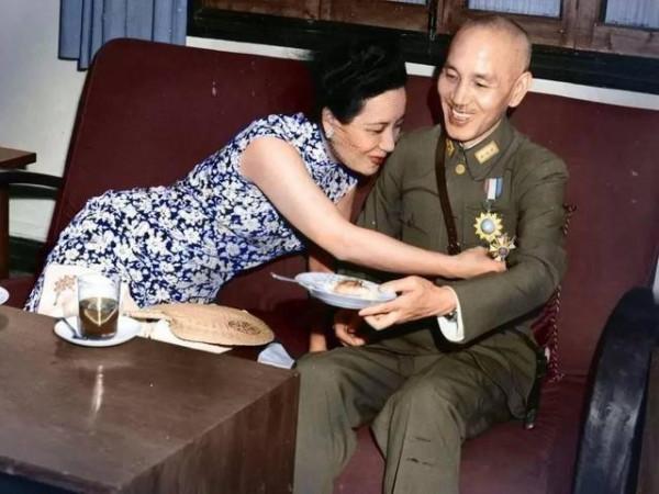 蔣介石模仿宋美齡語氣，給兒子寫信問好，母子倆默契&OpenCurlyDoubleQuote;配合演出&rdquo;