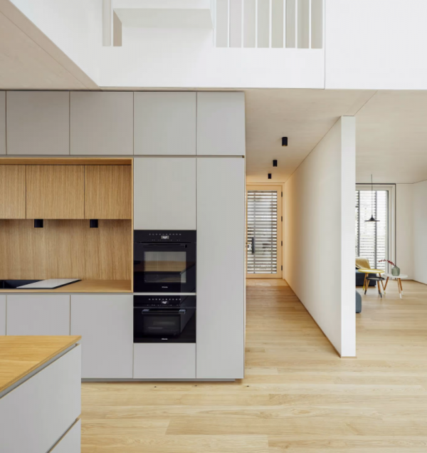 德國柏林現代獨棟住宅，將房子延伸到花園