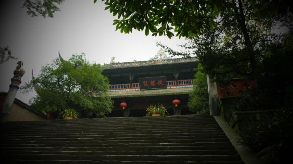 拜水都江堰—淋了兩小時的雨，80塊錢看了個寂寞