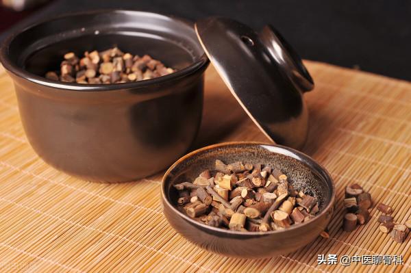 腳趾痛風，源於陰虛！送你一方，滋陰養骨，純中醫思維