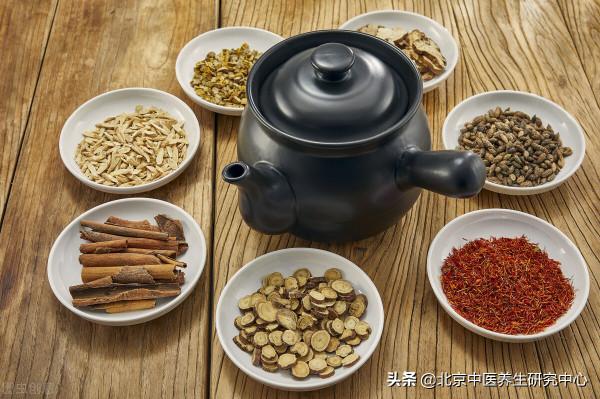 脾統血，主運化