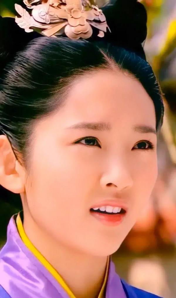 演員唐藝昕美圖欣賞 演員唐藝昕美圖欣賞