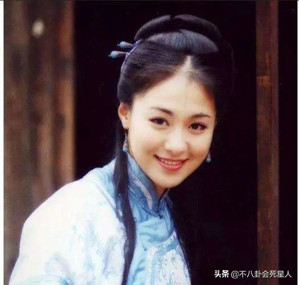 別再亂動臉上的痣了！這些中年女星把痣變成特色，個個有靈氣