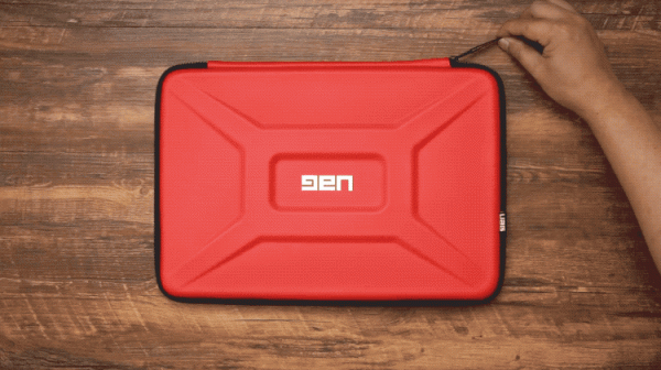 這個內膽包符合MacBook Pro的氣質，保護效果全面，功能設計貼心