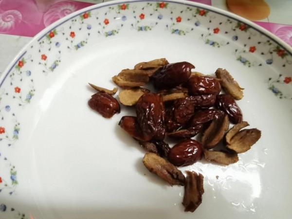 廣東人特愛吃的一道下飯菜,紅棗金針菇蒸雞。你會做嗎? 廣東人特愛吃的一道下飯菜,紅棗金針菇蒸雞。你會做嗎?