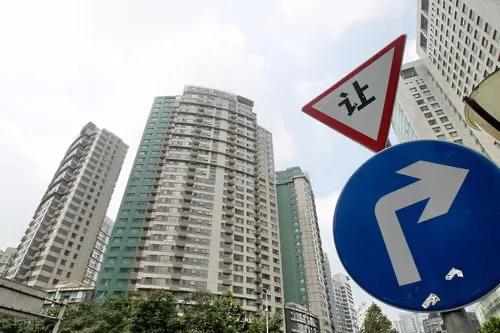 保樓市還是保實體經濟？央行出手做出選擇，房價走勢一文清晰
