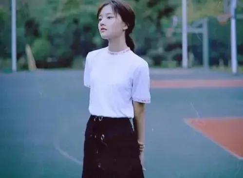 青年小花的靈氣來源 自然、世界、宇宙都是一刻也不停頓