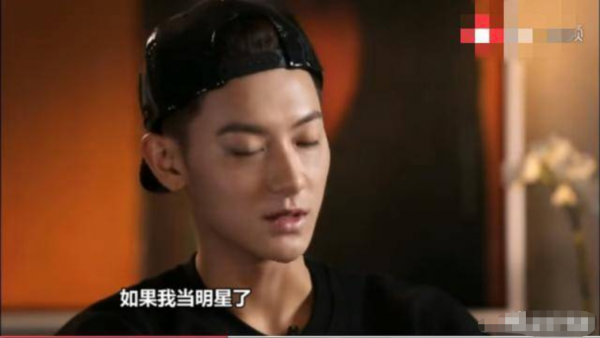 黃子韜：成名後不忘本，把啞巴發小留身邊，還出錢給他開咖啡店