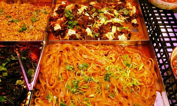 晚餐飯菜沒吃了，第二天熱完繼續吃？提醒：2種食物隔夜最好不吃