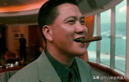 過氣港星走穴群像:黃日華穿西裝拉弓,67歲李國麟縣城賣唱 過氣港星走穴群像:黃日華穿西裝拉弓,67歲李國麟縣城賣唱