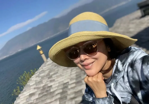 90年代內地天后落差好大，廉價走穴令人惋惜，賣二手衣吃相難看